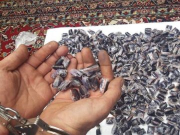 دستگیری عاملان توزیع مواد مخدر با پلمپ ۶ محل توزیع مواد در سیرجان