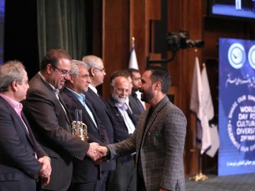 دریافت تندیس «فناوری و نوآوری پیشرو» توسط شرکت توسعه آهن و فولاد گل‌گهر