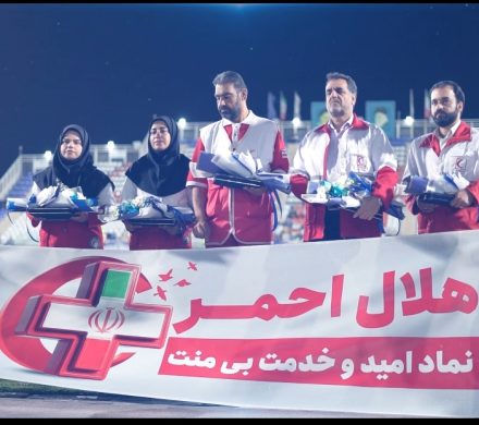  به بهانه‌ی روز جهانی هلال‌احمر و به همت باشگاه فرهنگی ورزشی گل‌گهر از نیروهای زحمتکش هلال احمر سیرجان، پیش از شروع دیدار تیم‌های گل‌گهر و ‌شمس‌آذر قزوین، تجلیل شد.