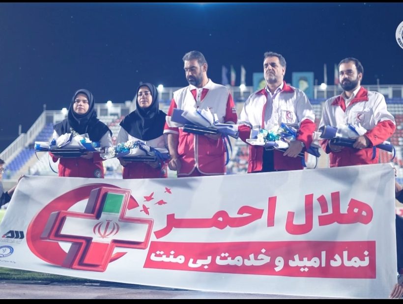  به بهانه‌ی روز جهانی هلال‌احمر و به همت باشگاه فرهنگی ورزشی گل‌گهر از نیروهای زحمتکش هلال احمر سیرجان، پیش از شروع دیدار تیم‌های گل‌گهر و ‌شمس‌آذر قزوین، تجلیل شد.
