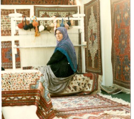 عصمت زبردست، بزرگ‌بانوی گلیم جهانی سیرجان، درگذشت