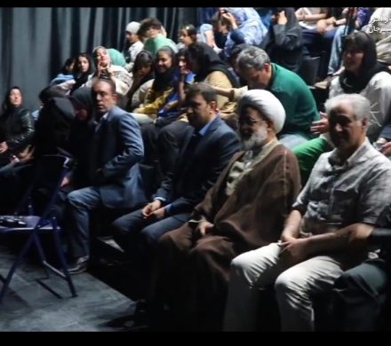 حضور مسئولان در اجرای نمایش «رقص پا»
