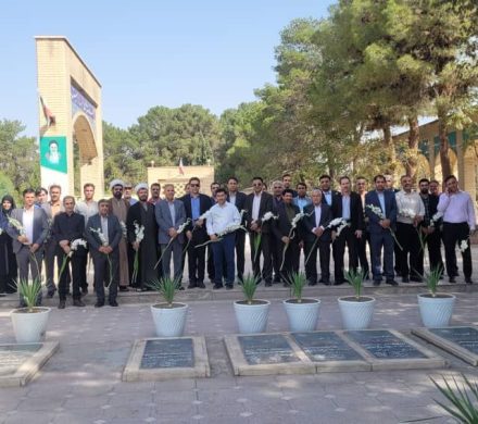  تجدید میثاق مدیران شهرستان سیرجان با آرمان‌های شهدا در آغاز هفته دولت