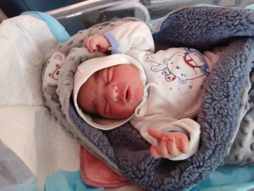 تولد اولین نوزاد حاصل از درمان ناباروری در مرکز درمان ناباروری بیمارستان ثامن الحجج سیرجان